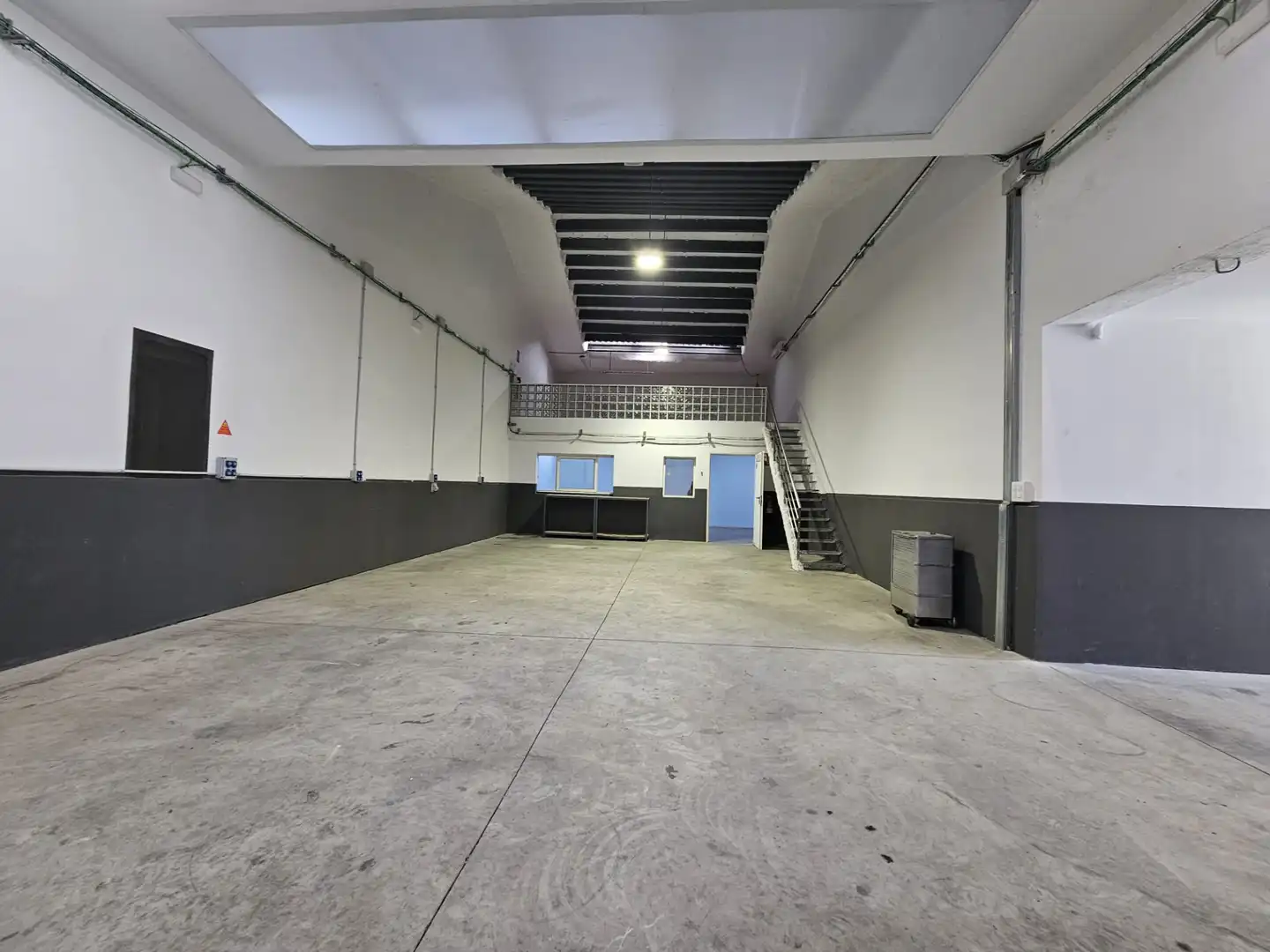 Fabrikhallen zur Miete in Terrassa mit Heizung und Alarm