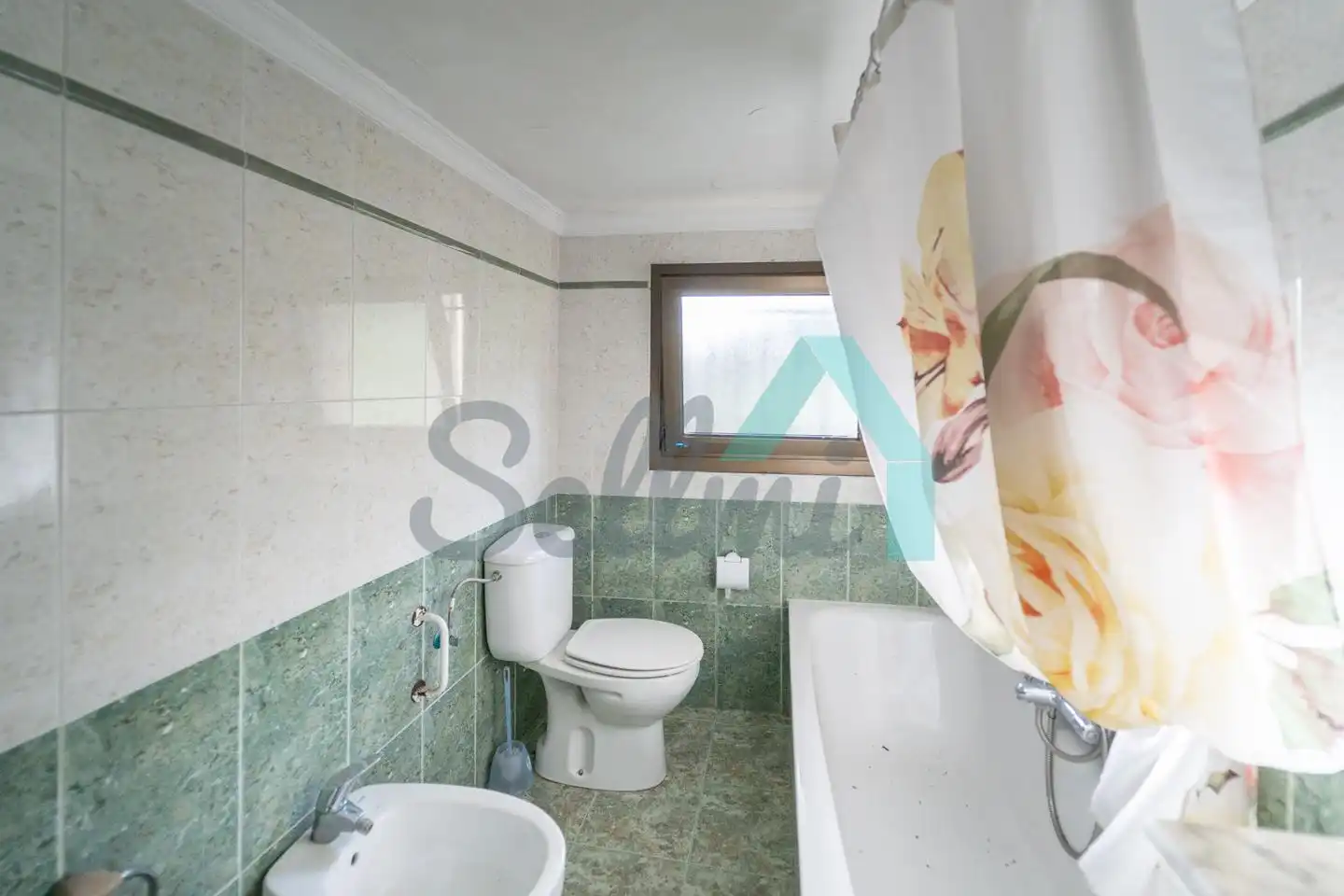 Bany de Casa o xalet en venda en Oviedo  amb Calefacció, Jardí privat i Terrassa