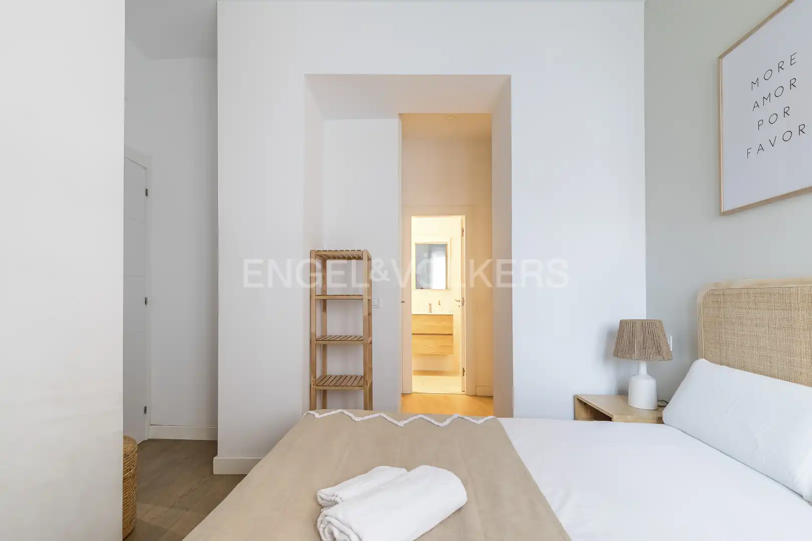 Dormitori de Apartament de lloguer en Madrid amb Aire condicionat, Calefacció i Moblat