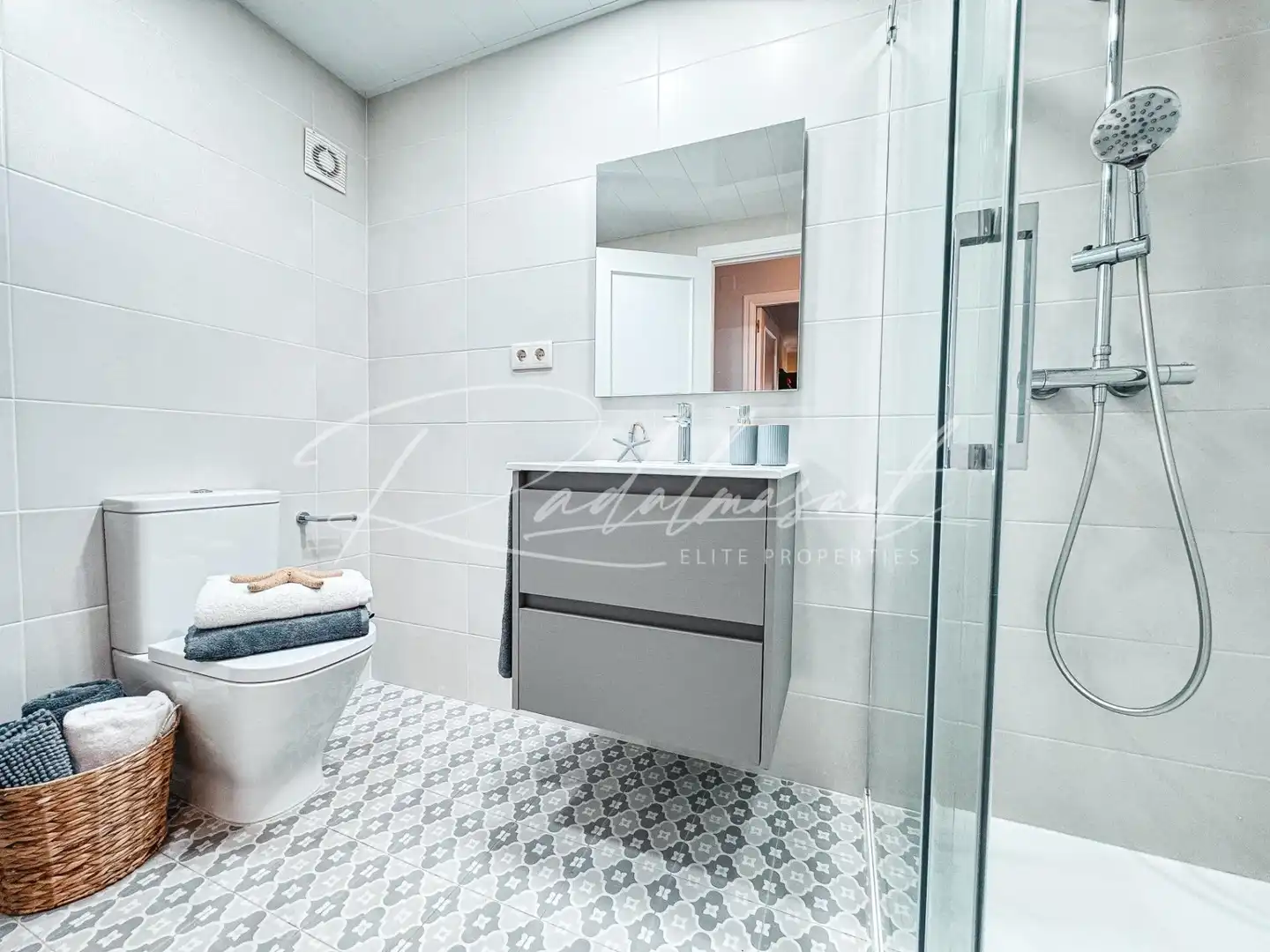 Badezimmer von Wohnung zum Verkauf in Tarragona mit Klimaanlage, Heizung und Terrasse