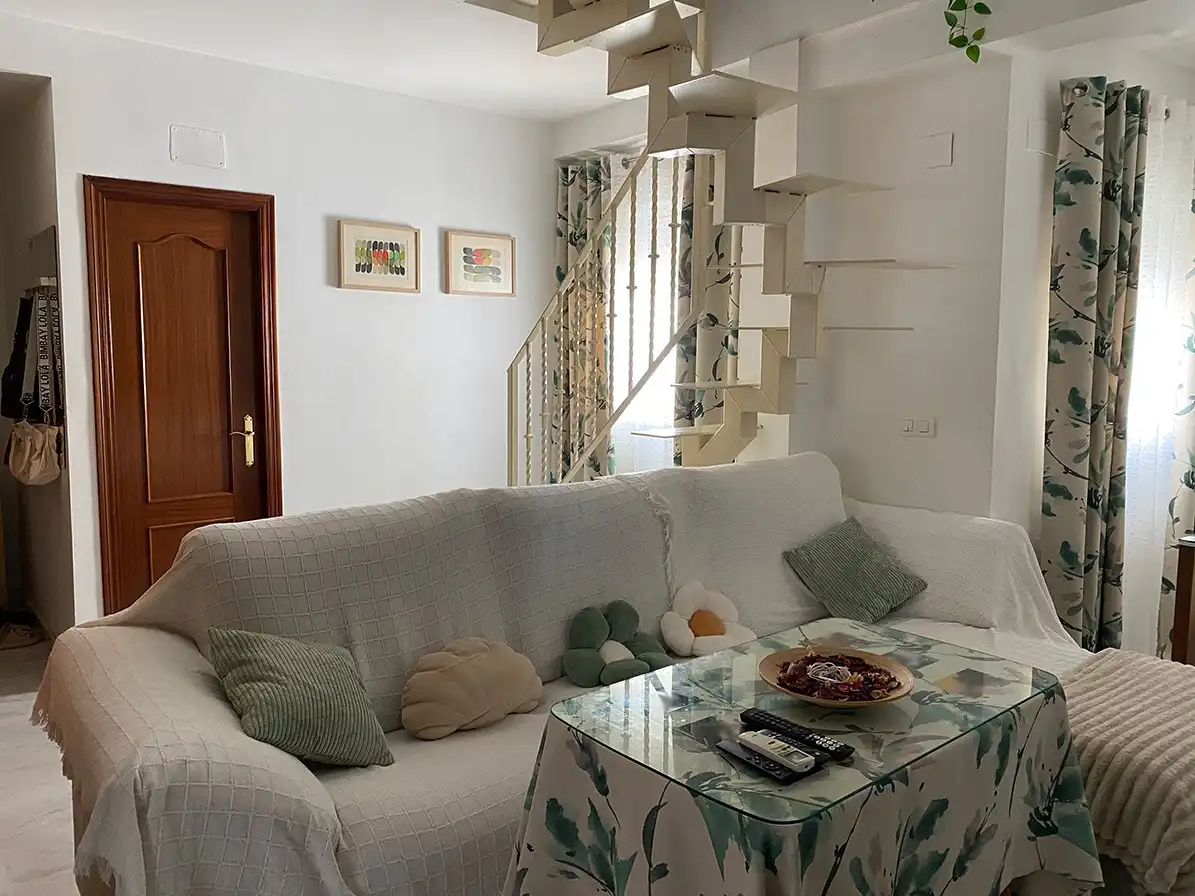 Sala de estar de Dúplex de alquiler en La Algaba con Terraza y Amueblado