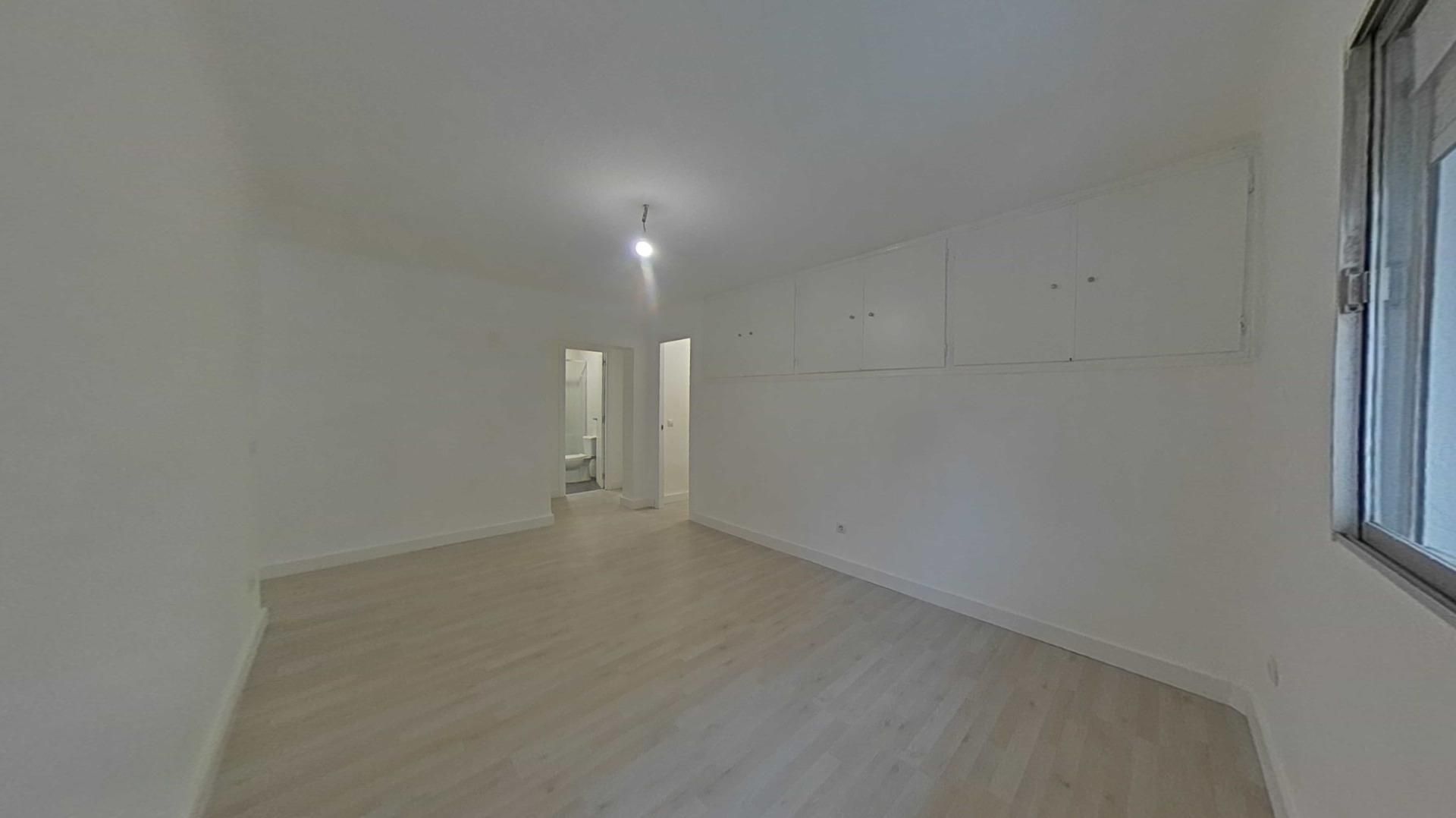 Bedroom of Flat for sale in  Madrid Capital