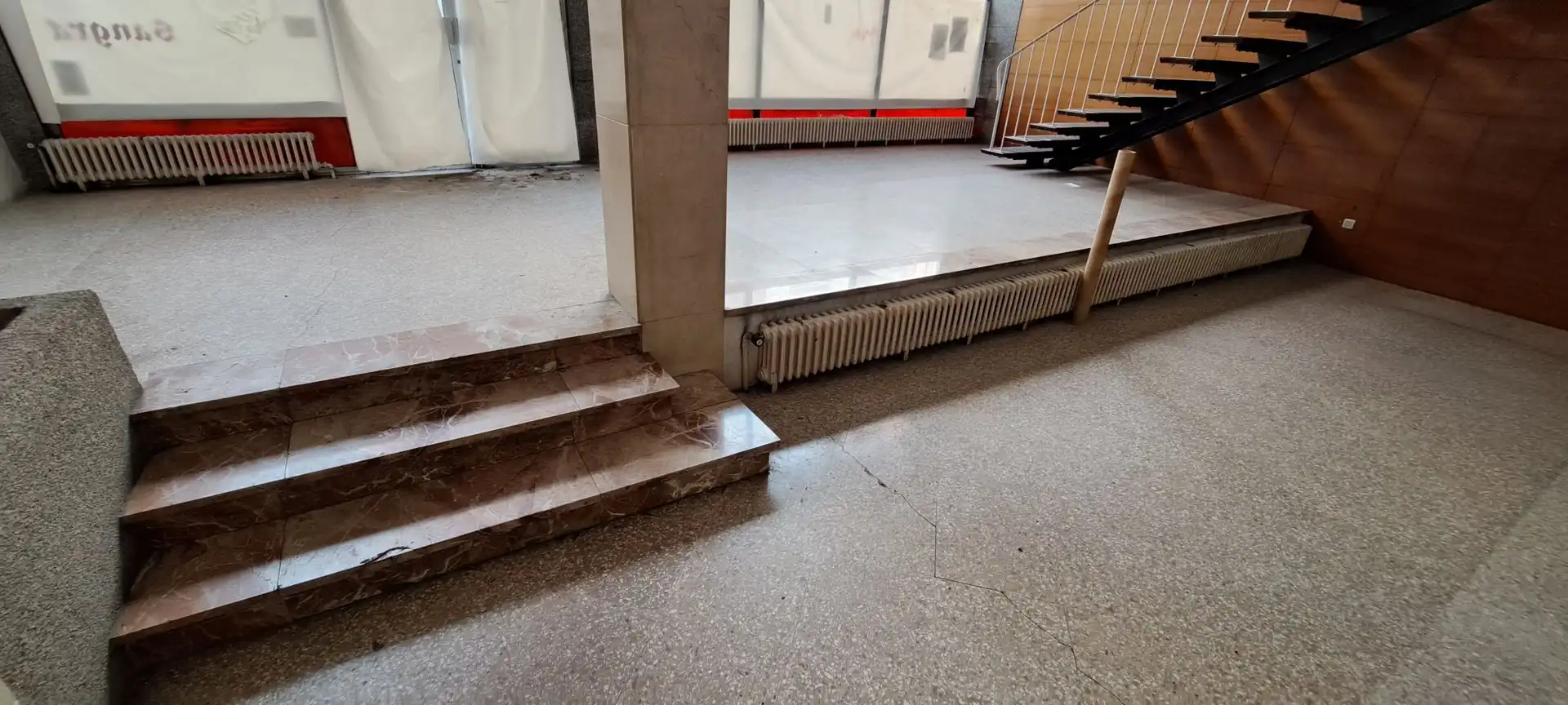 Local comercial en venda a Sabiñánigo Centro - Aurín, imagen 2