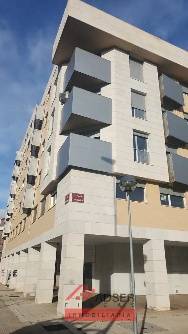 Vista exterior de Oficina de alquiler en  Logroño con Aire acondicionado, Calefacción y Trastero