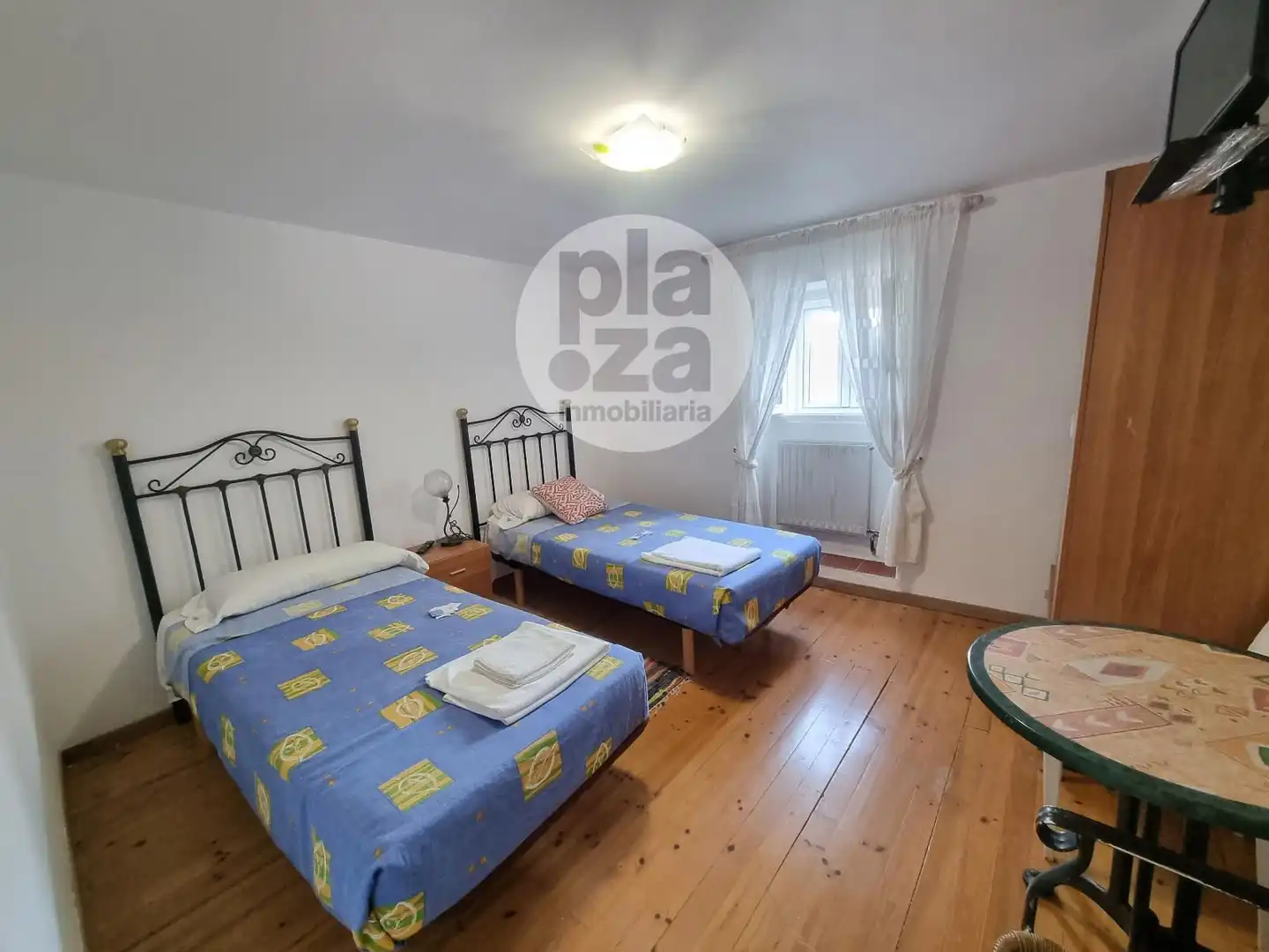 Dormitori de Casa o xalet de lloguer en Burgos amb Calefacció, Traster i Moblat