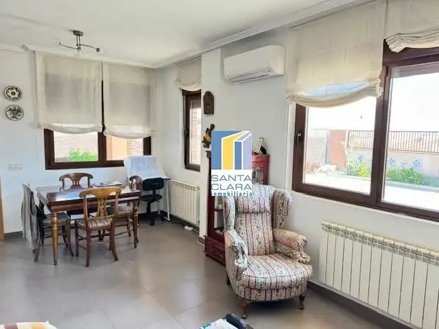 Sala d'estar de Casa o xalet en venda en Moraleja del Vino amb Aire condicionat, Calefacció i Jardí privat