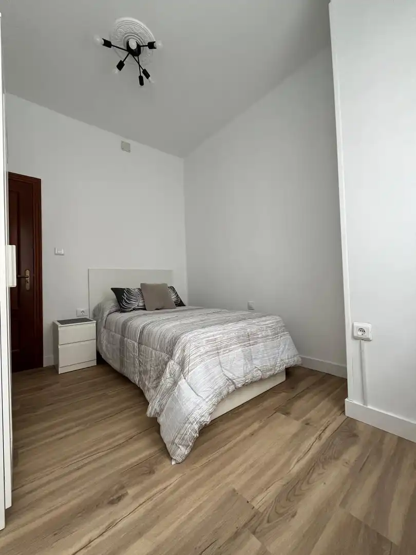 Bedroom of Flat for rent in Ferrol  with Heating