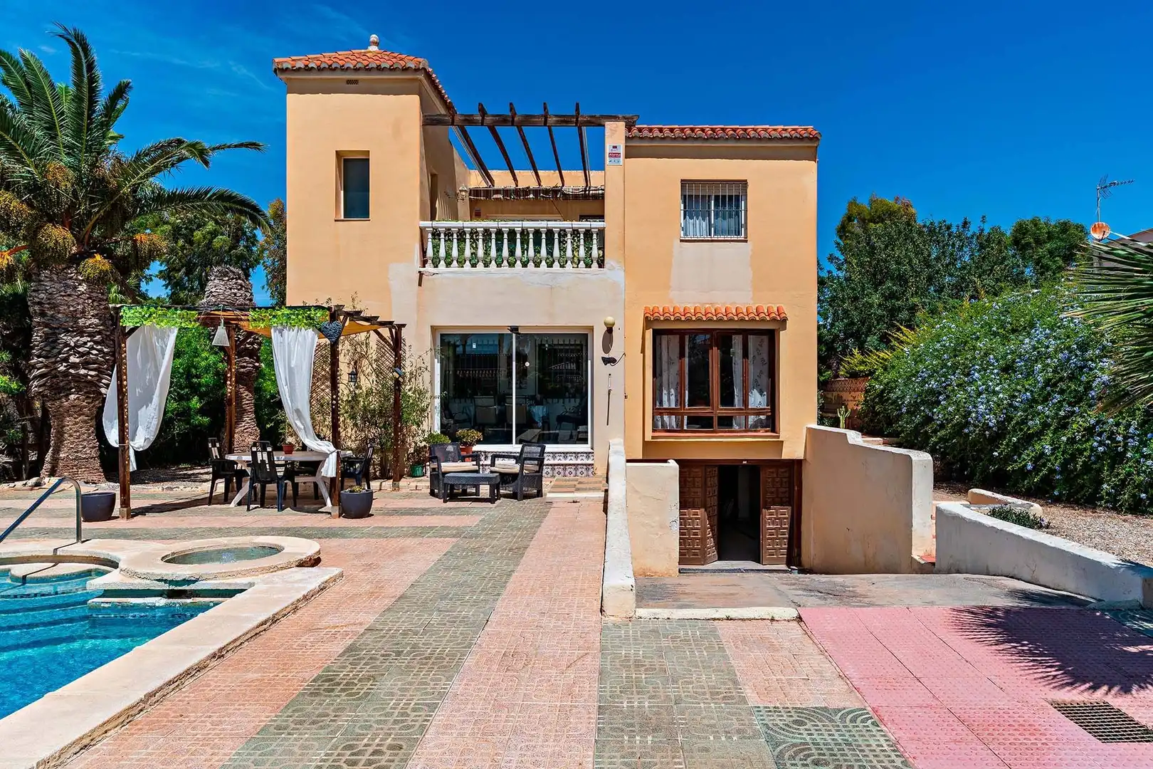 Vista exterior de Casa o chalet en venta en Roquetas de Mar con Jardín privado, Terraza y Trastero