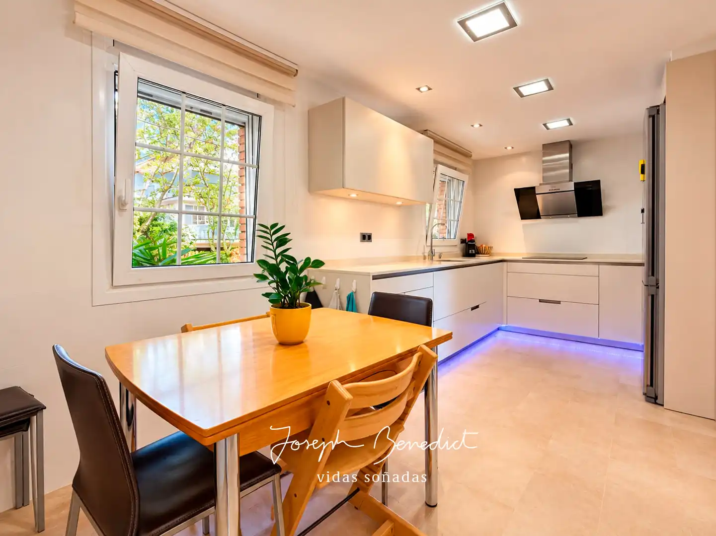 Cocina de Casa o chalet en venta en Castelldefels con Aire acondicionado, Calefacción y Jardín privado