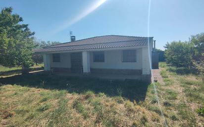 Vista exterior de Finca rústica en venda en Talavera de la Reina amb Terrassa i Piscina