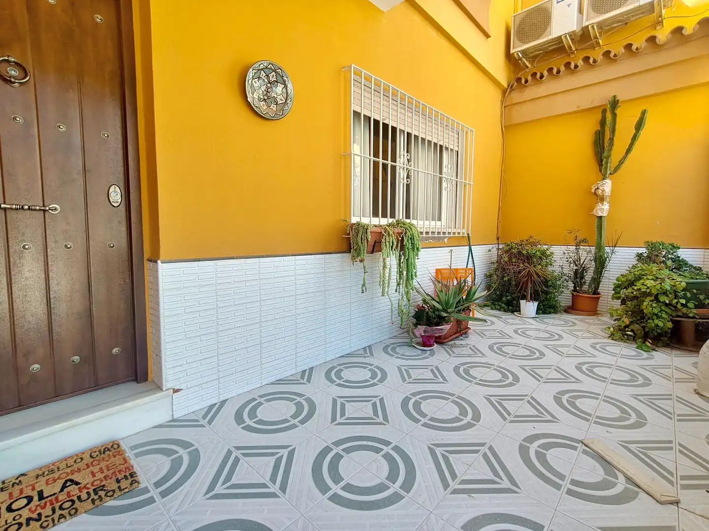 Vista exterior de Casa adosada en venda en Málaga amb Aire condicionat, Calefacció i Jardí privat