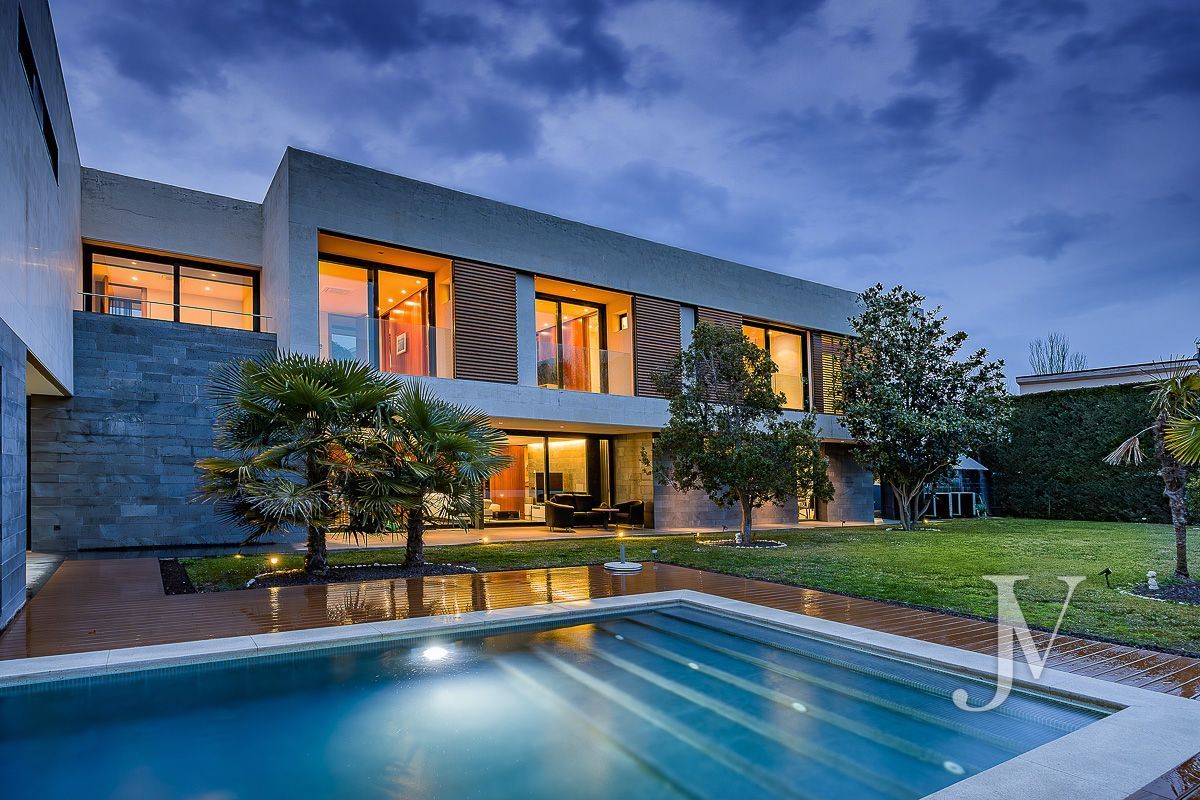 Vista exterior de Casa o chalet en venta en Villanueva de la Cañada con Aire acondicionado, Calefacción y Jardín privado