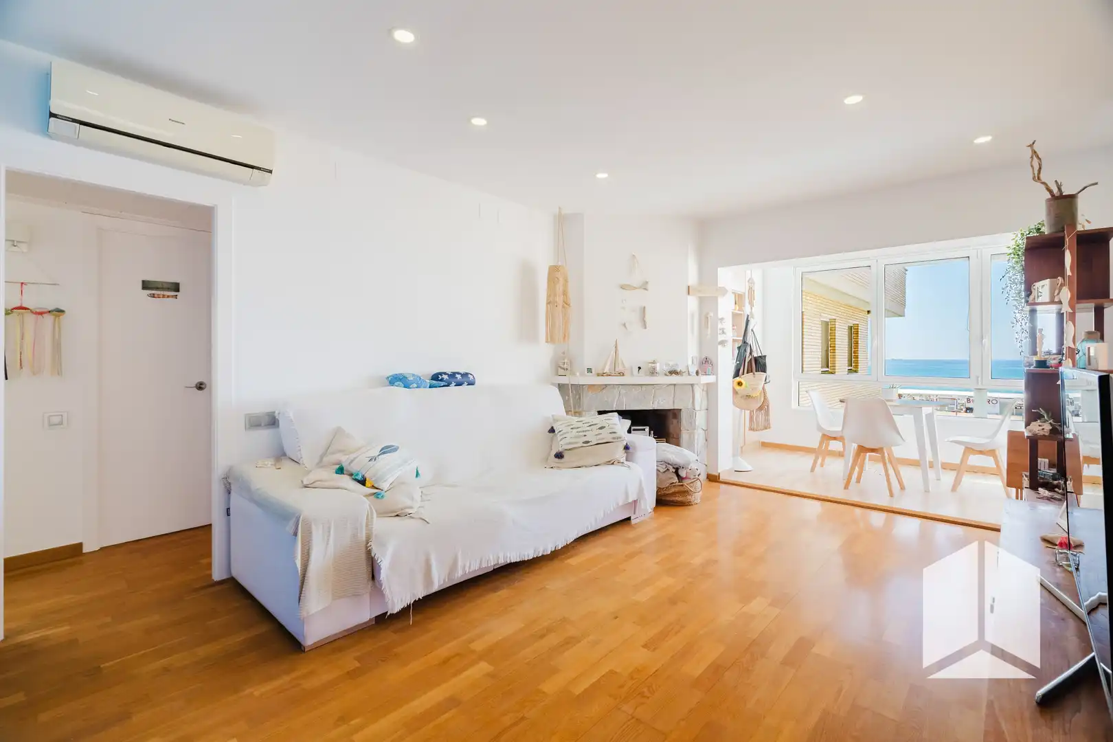 Sala d'estar de Pis en venda en Castelldefels amb Terrassa i Piscina