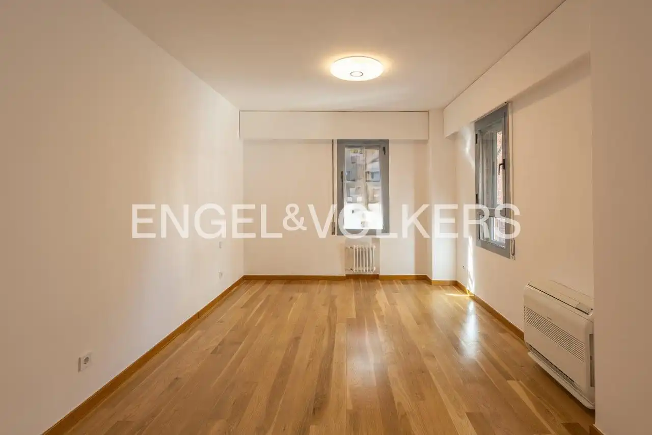 Wohnzimmer von Wohnung zum Verkauf in Madrid mit Klimaanlage, Heizung und Terrasse