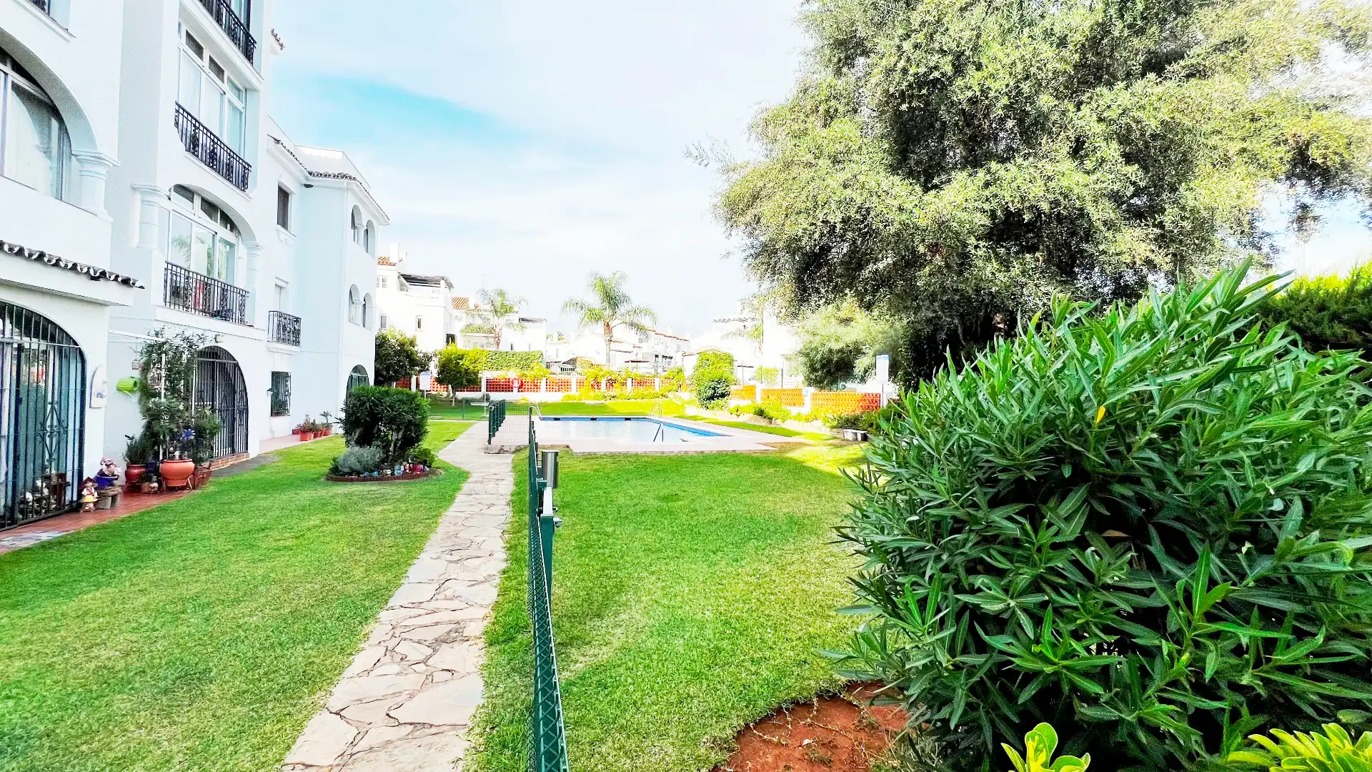 Jardí de Apartament en venda en Estepona amb Terrassa i Piscina comunitària
