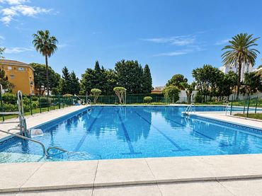 Pis amb piscina en venda a Solymar