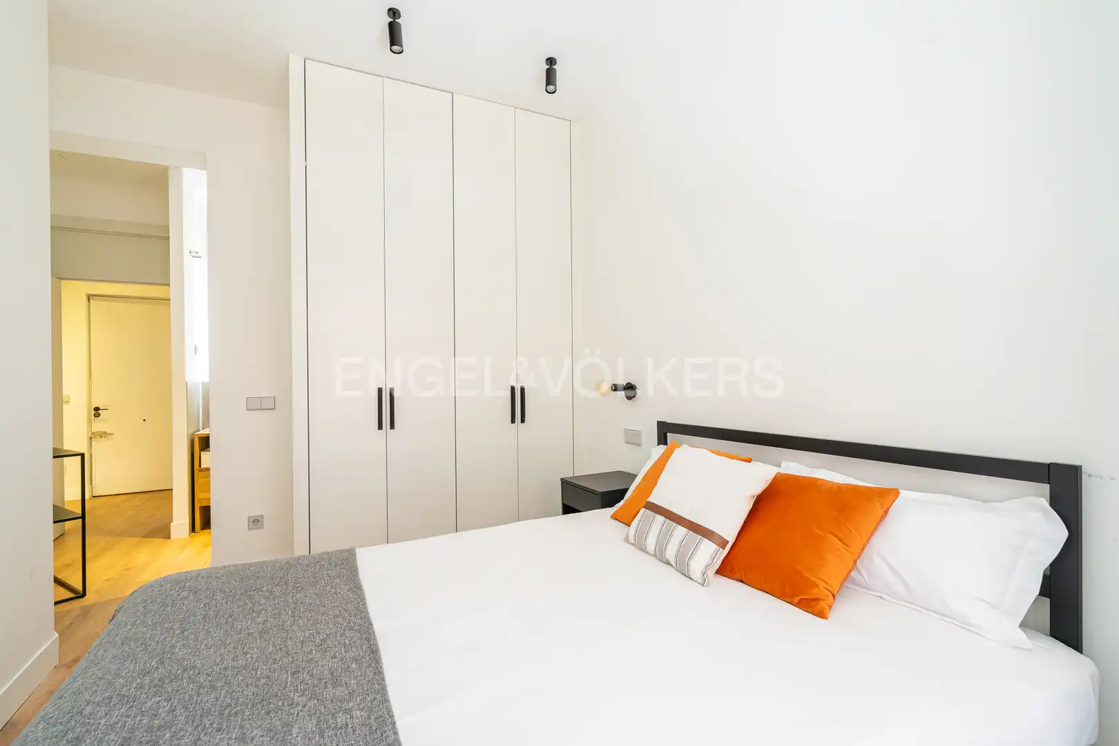 Bedroom of Flat for rent in Madrid  with Air Conditioner, Heating and Furnished