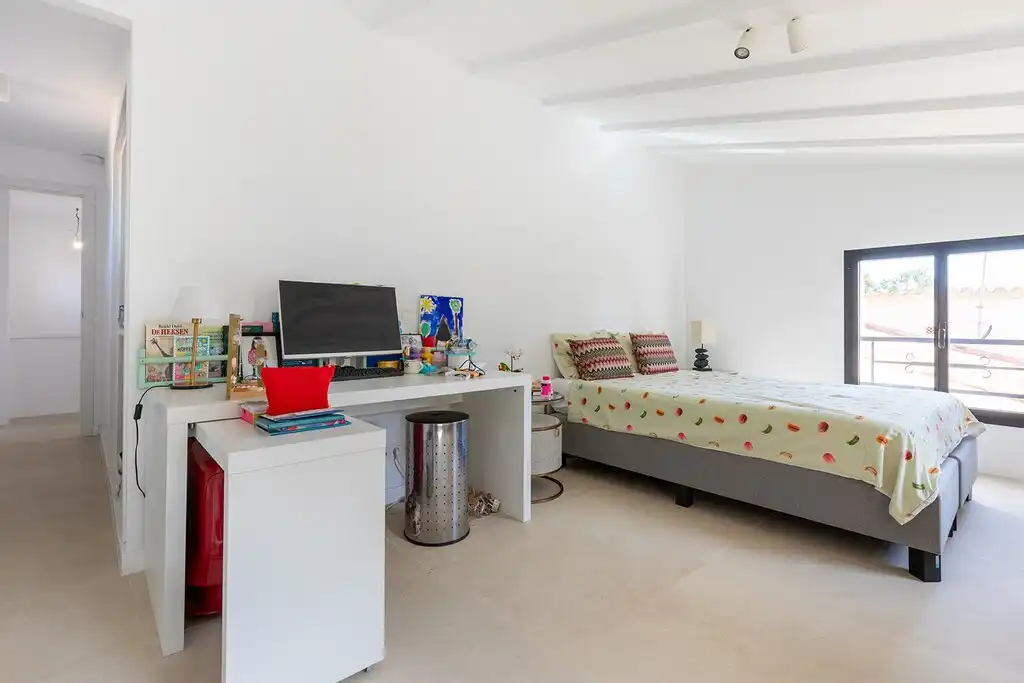 Schlafzimmer von Einfamilien-Reihenhaus zum Verkauf in Pollença mit Klimaanlage, Heizung und Terrasse