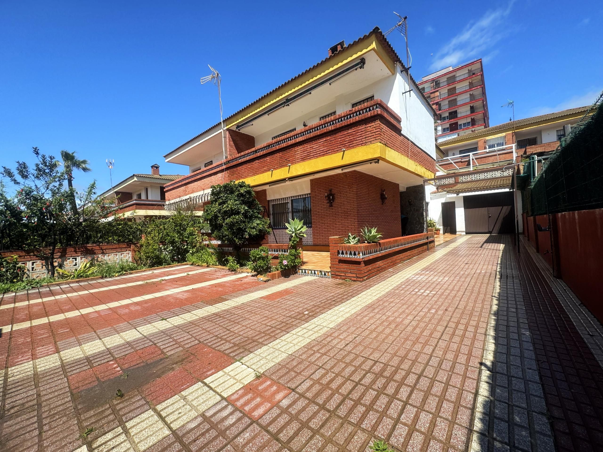 Exterior view of House or chalet for sale in Punta Umbría  with Private garden, Terrace and Storage room