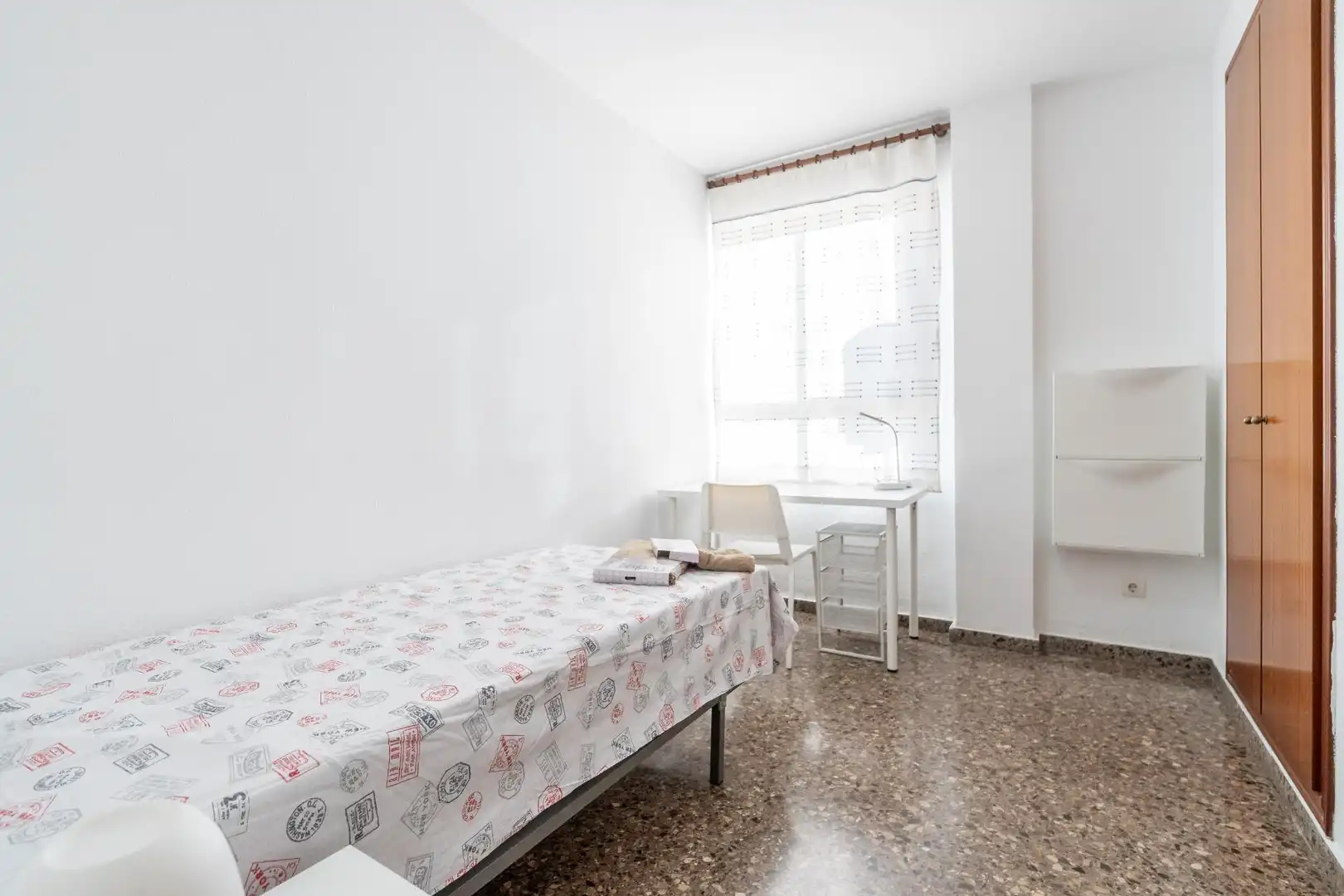 Habitación de Piso de alquiler en Valencia con Aire acondicionado, Calefacción y Amueblado
