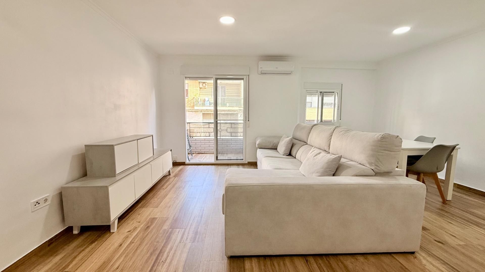 Living room of Flat to rent in Museros  with Parquet flooring and Balcony