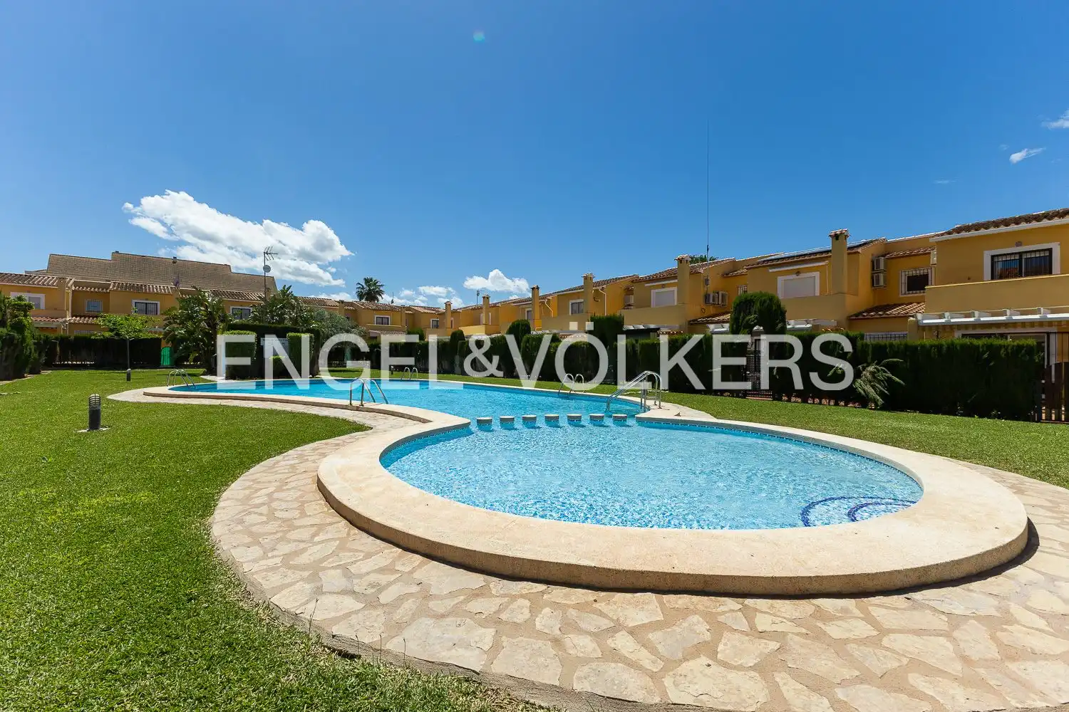 Piscina de Casa o chalet en venta en Dénia con Aire acondicionado, Calefacción y Jardín privado