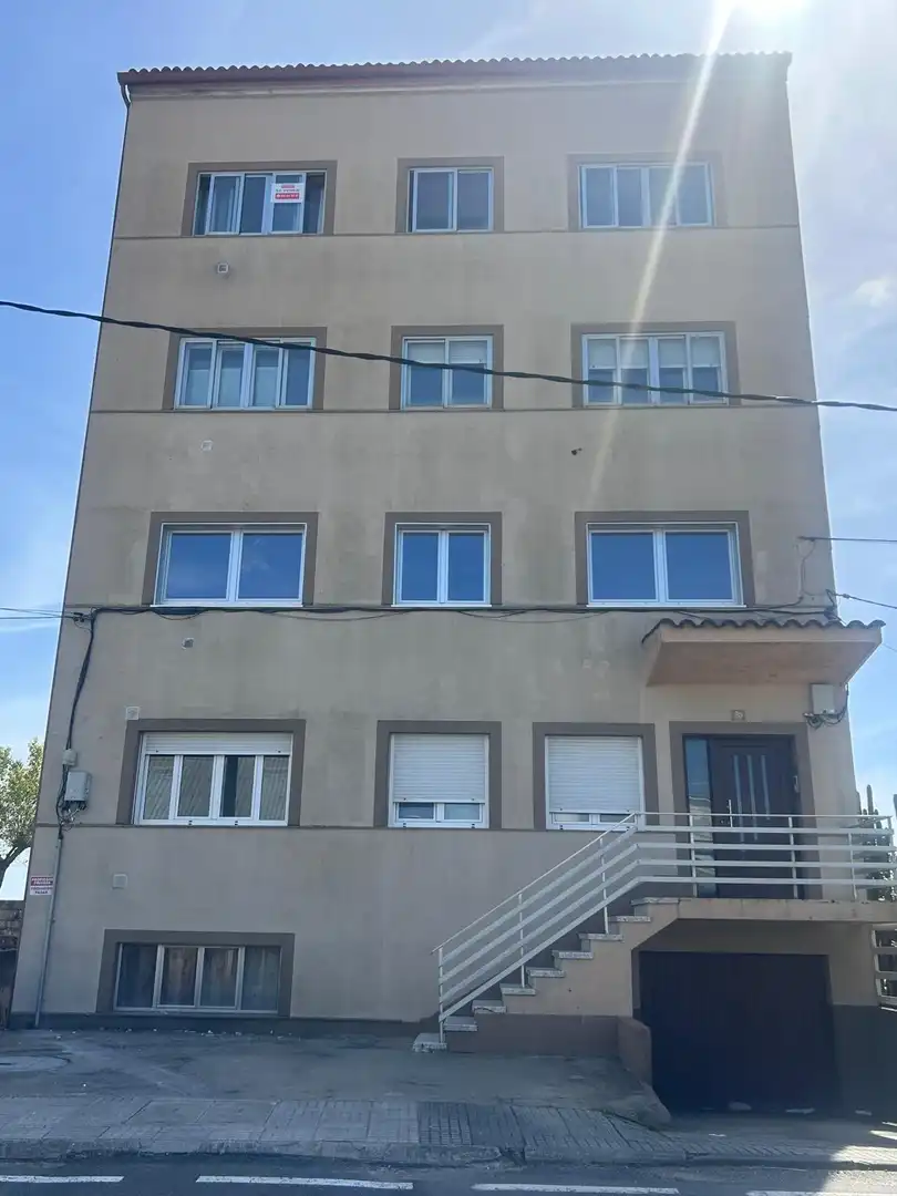 Vista exterior de Piso en venta en Ribeira con Trastero y Amueblado