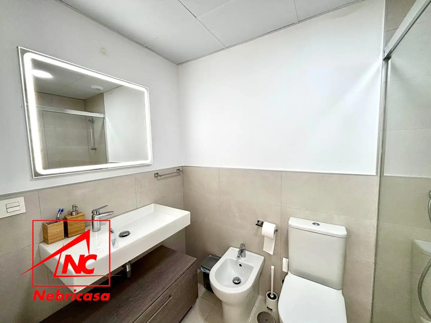 Baño de Dúplex de alquiler en Chipiona con Aire acondicionado, Calefacción y Terraza