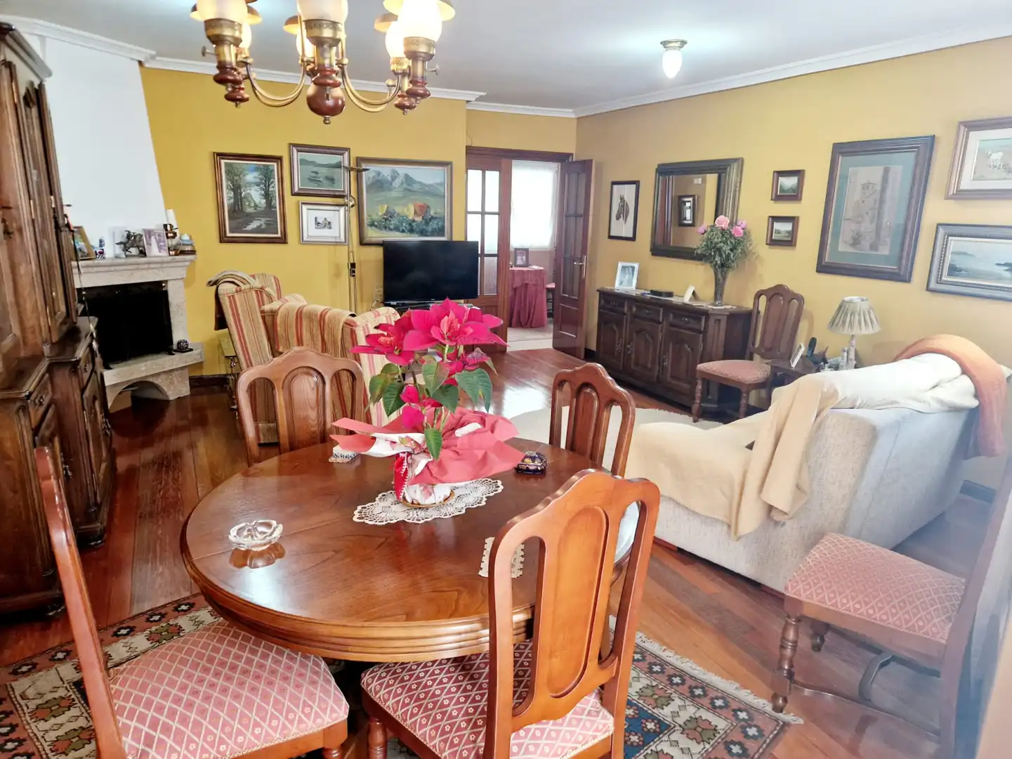 Comedor de Piso en venta en Avilés con Calefacción, Parquet y Terraza