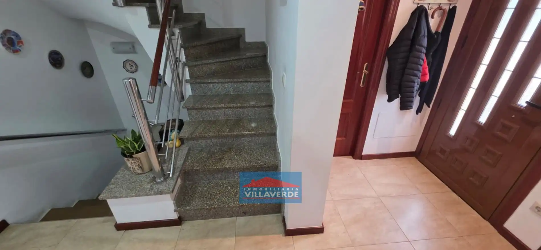 Casa adosada en venta en Cangas  con Calefacción, Terraza y Trastero