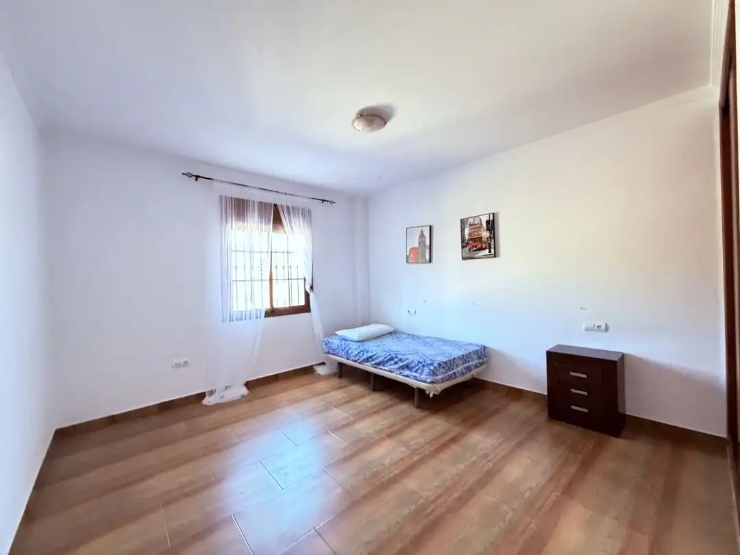 Habitación de Casa o chalet de alquiler en Periana con Terraza y Piscina