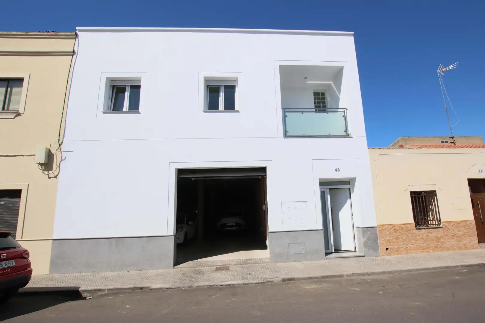 Vista exterior de Pis en venda en Puebla de la Calzada amb Terrassa i Balcó