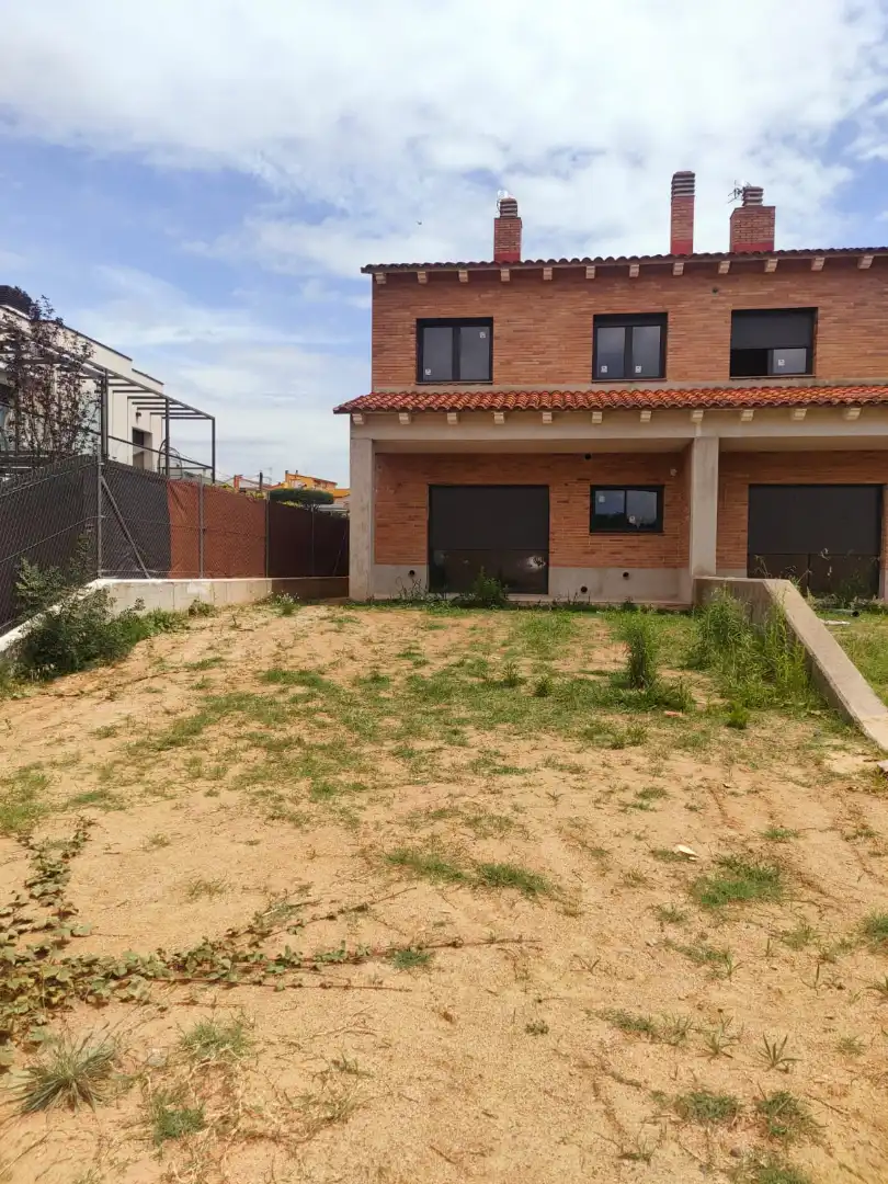 Casa adosada en venda en Riudarenes amb Calefacció, Jardí privat i Parquet