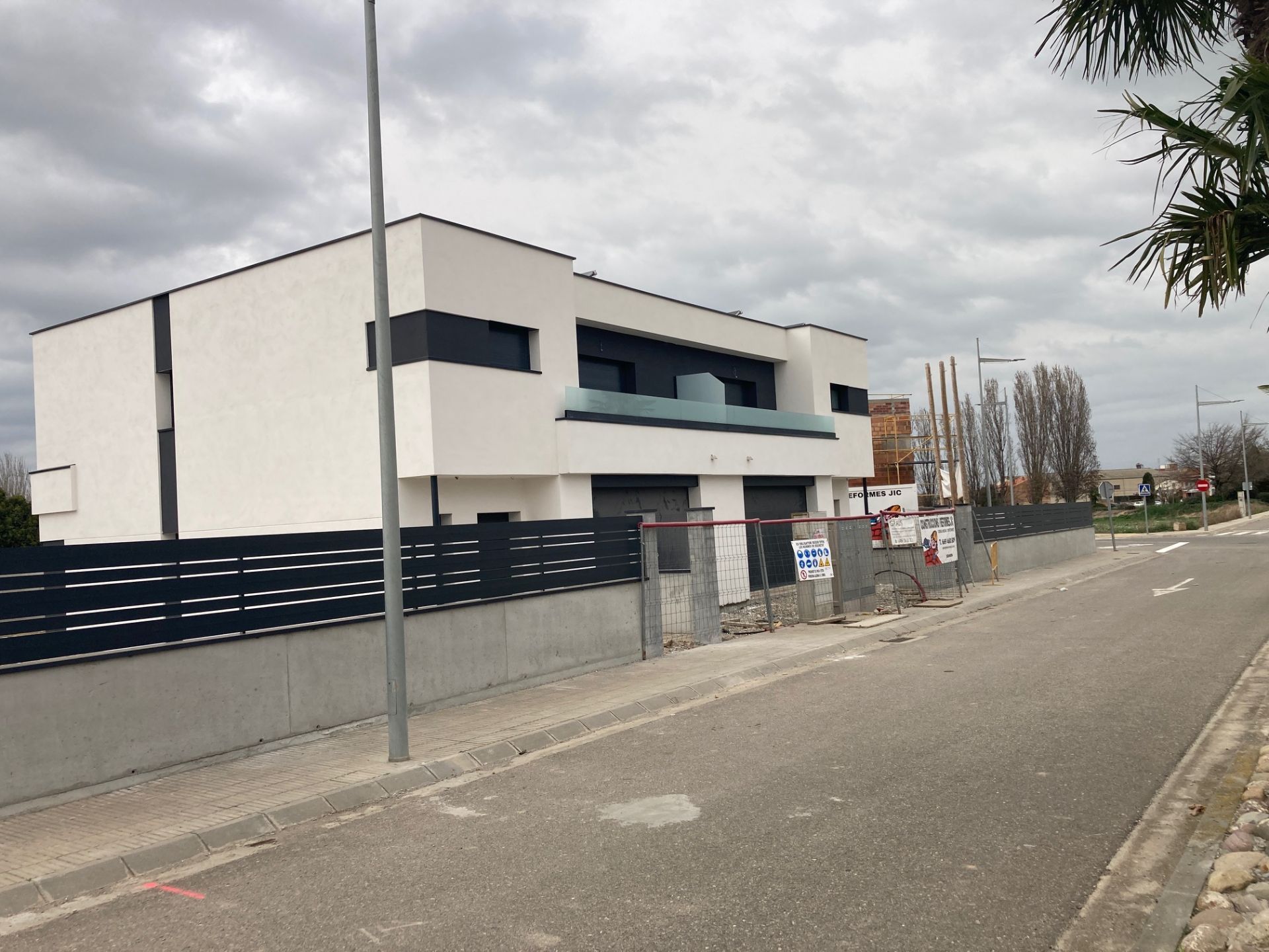 Außenansicht von Einfamilien-Reihenhaus zum Verkauf in El Palau d'Anglesola mit Heizung, Privatgarten und Terrasse