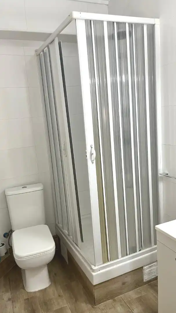 Bathroom of Flat for rent in Valencia  with Furnished, Oven and Washing machine