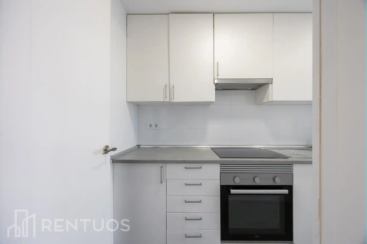 Flat for rent in Calle Parque de Cabañeros, Parque Lisboa - La Paz