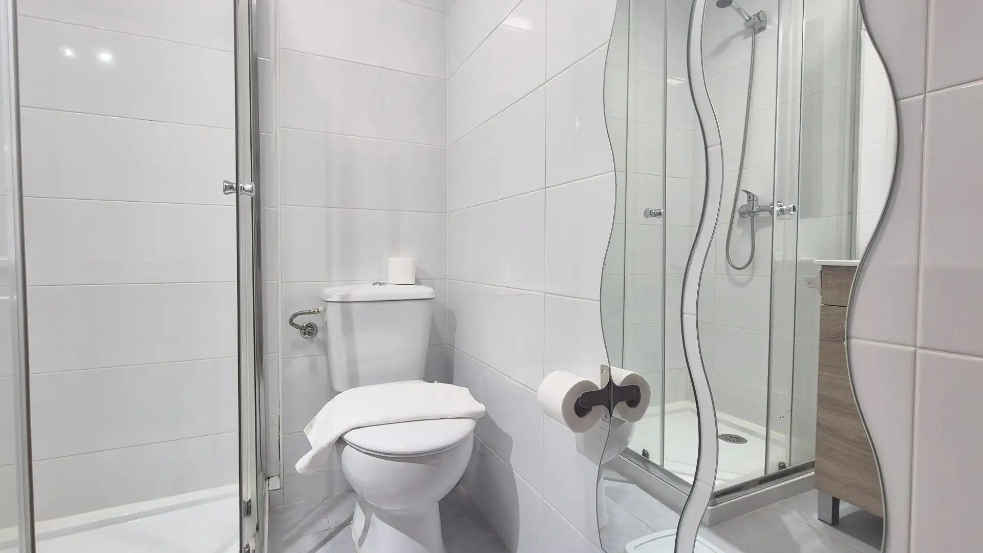 Baño de Estudio de alquiler en Salamanca con Calefacción, Amueblado y Balcón