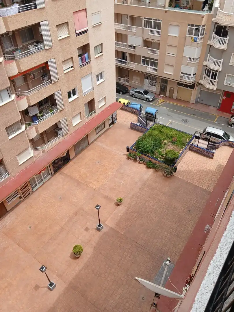 Parking de Estudio de alquiler en Torrevieja con Aire acondicionado, Calefacción y Terraza