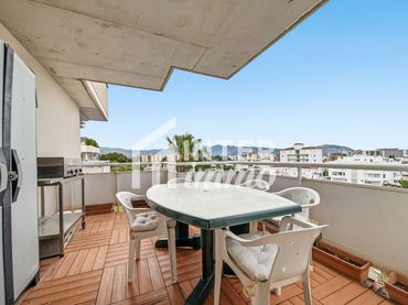 Apartament amb piscina en venda a Avenida PORT CANIGÓ 15