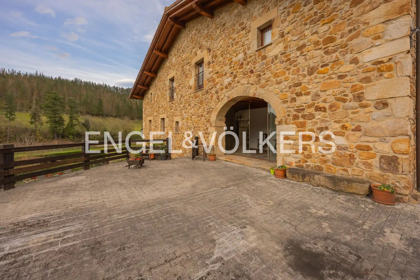 Vista exterior de Casa o xalet en venda en Elorrio amb Calefacció, Jardí privat i Terrassa