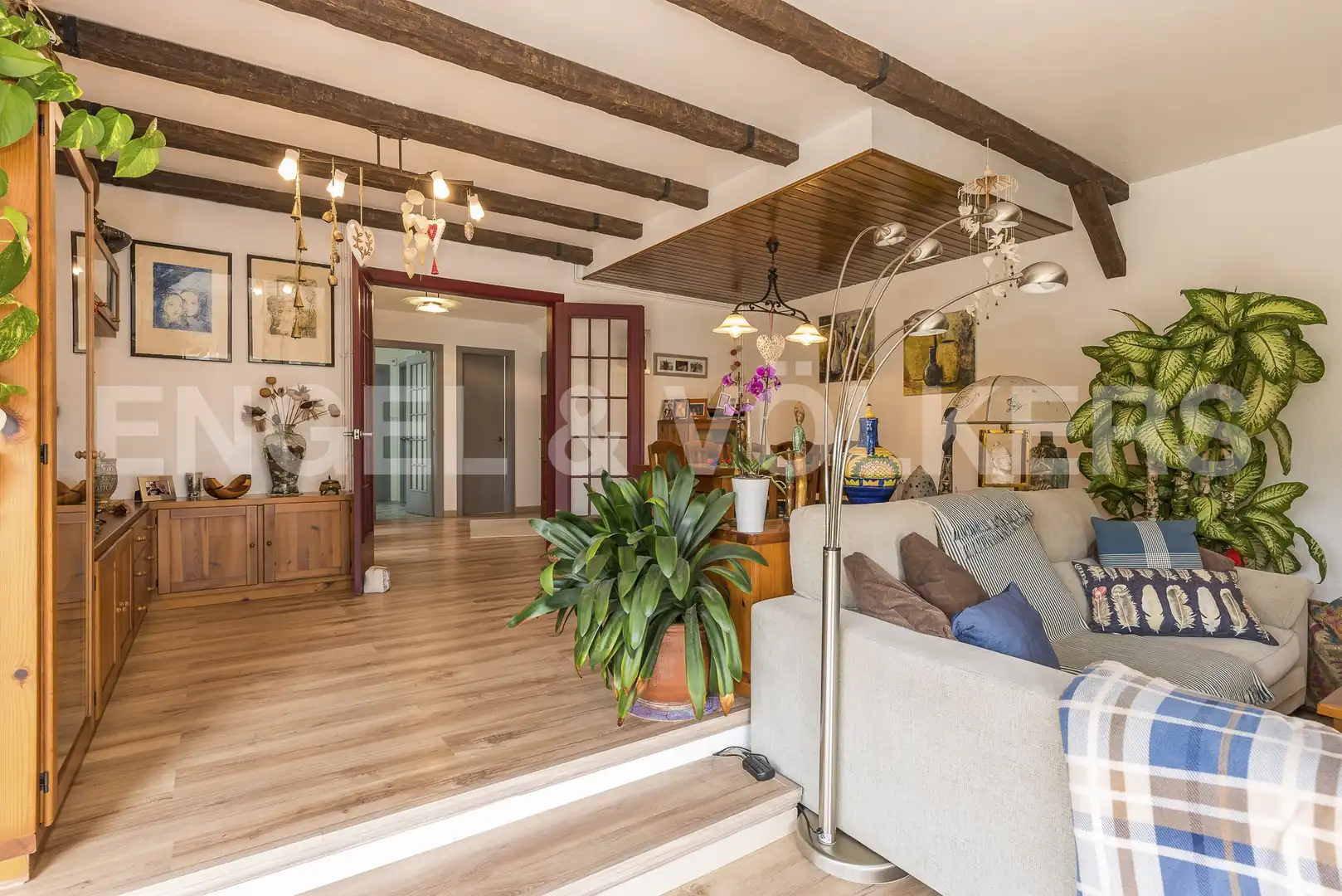 Sala d'estar de Casa o xalet en venda en Pacs del Penedès amb Calefacció, Jardí privat i Parquet