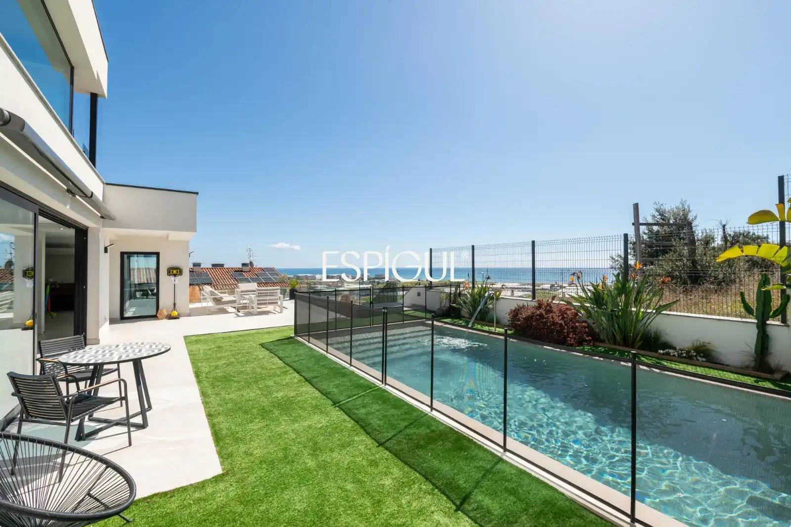 Piscina de Casa o xalet en venda en Santa Susanna amb Calefacció, Jardí privat i Terrassa