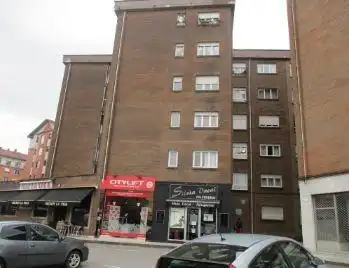 Pis amb ascensor en venda a HUCA - La Cadellada