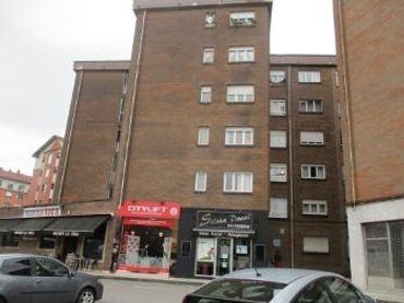 Pis amb ascensor en venda a HUCA - La Cadellada