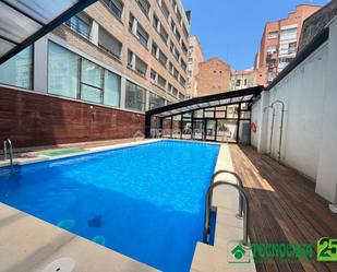 Swimming pool of Flat to rent in  Madrid Capital  with Air Conditioner, Parquet flooring and Community pool
