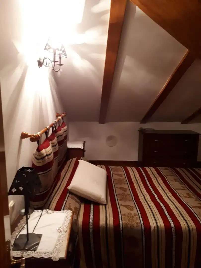 Dormitori de Finca rústica en venda en Sierro amb Aire condicionat, Jardí privat i Terrassa