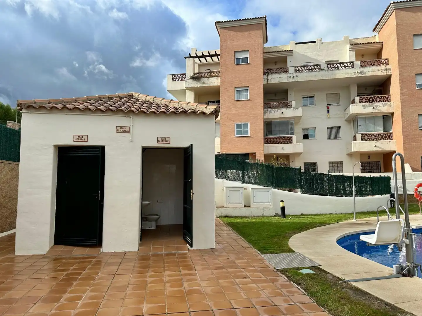 Außenansicht von Wohnungen zum Verkauf in Benalmádena mit Klimaanlage, Heizung und Terrasse