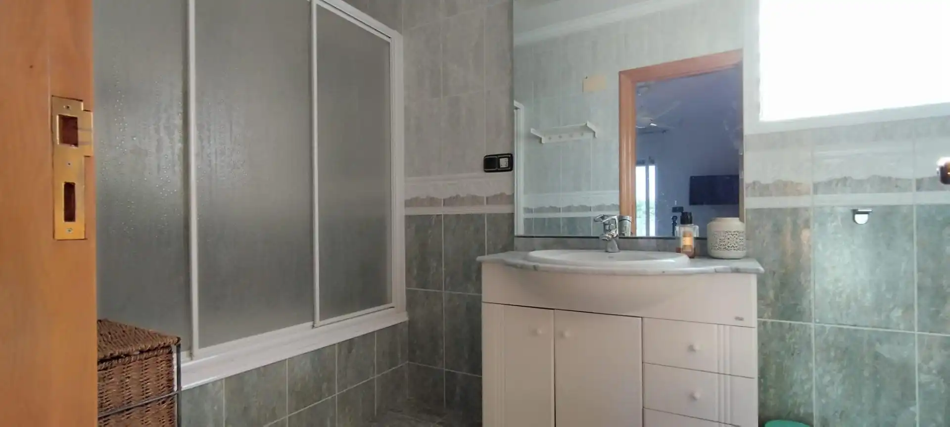 Bathroom of Houses for sale in Elche / Elx  with Air Conditioner, Private garden and Terrace