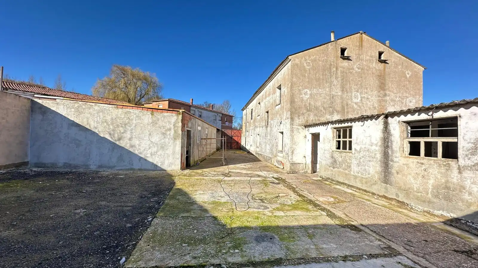 Vista exterior de Casa o xalet en venda en Burgos amb Jardí privat i Traster