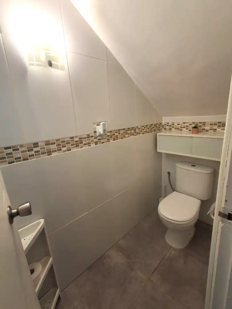 Badezimmer von Einfamilien-Reihenhaus zum Verkauf in Mont-roig del Camp mit Klimaanlage, Heizung und Privatgarten
